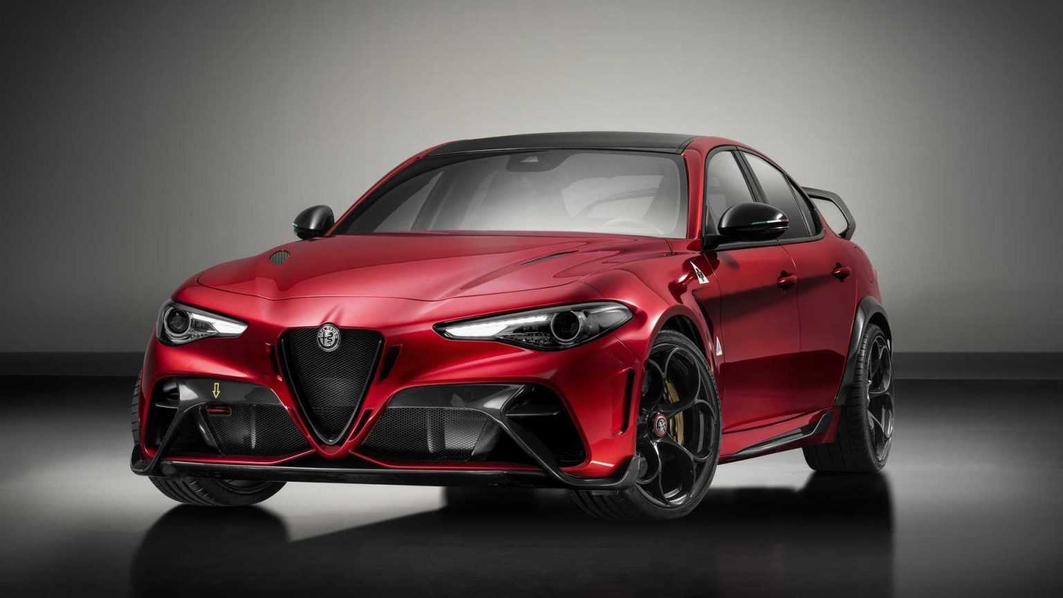 Los últimos De Su Especie: Alfa Romeo Prepara Un Nuevo Sedán Eléctrico ...