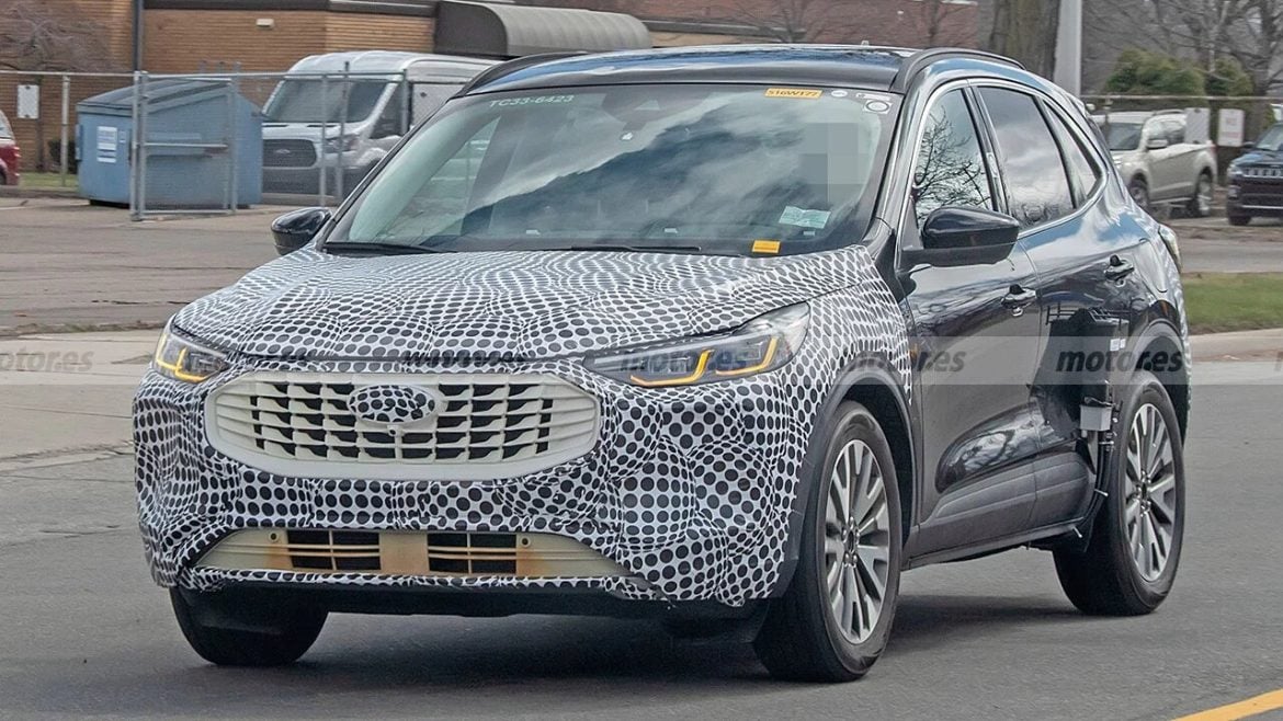 El nuevo Ford Escape 2023 es visto en la calle con poco camuflaje