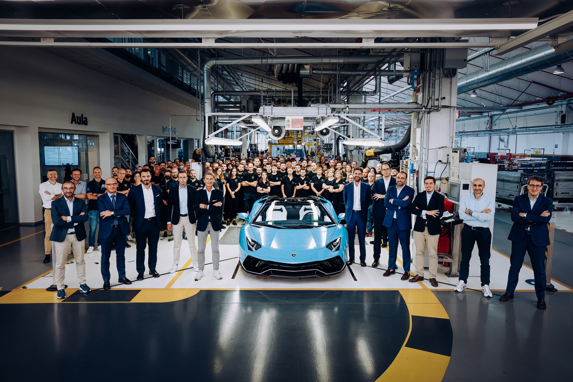 V12 para un final: El último Lamborghini Aventador salió de la línea de  producción, el último con un V12 - Rutamotor
