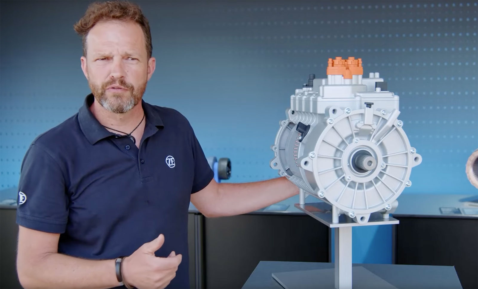 ZF Friedrichshafen esta desarrollando un potente motor compacto de 374 HP