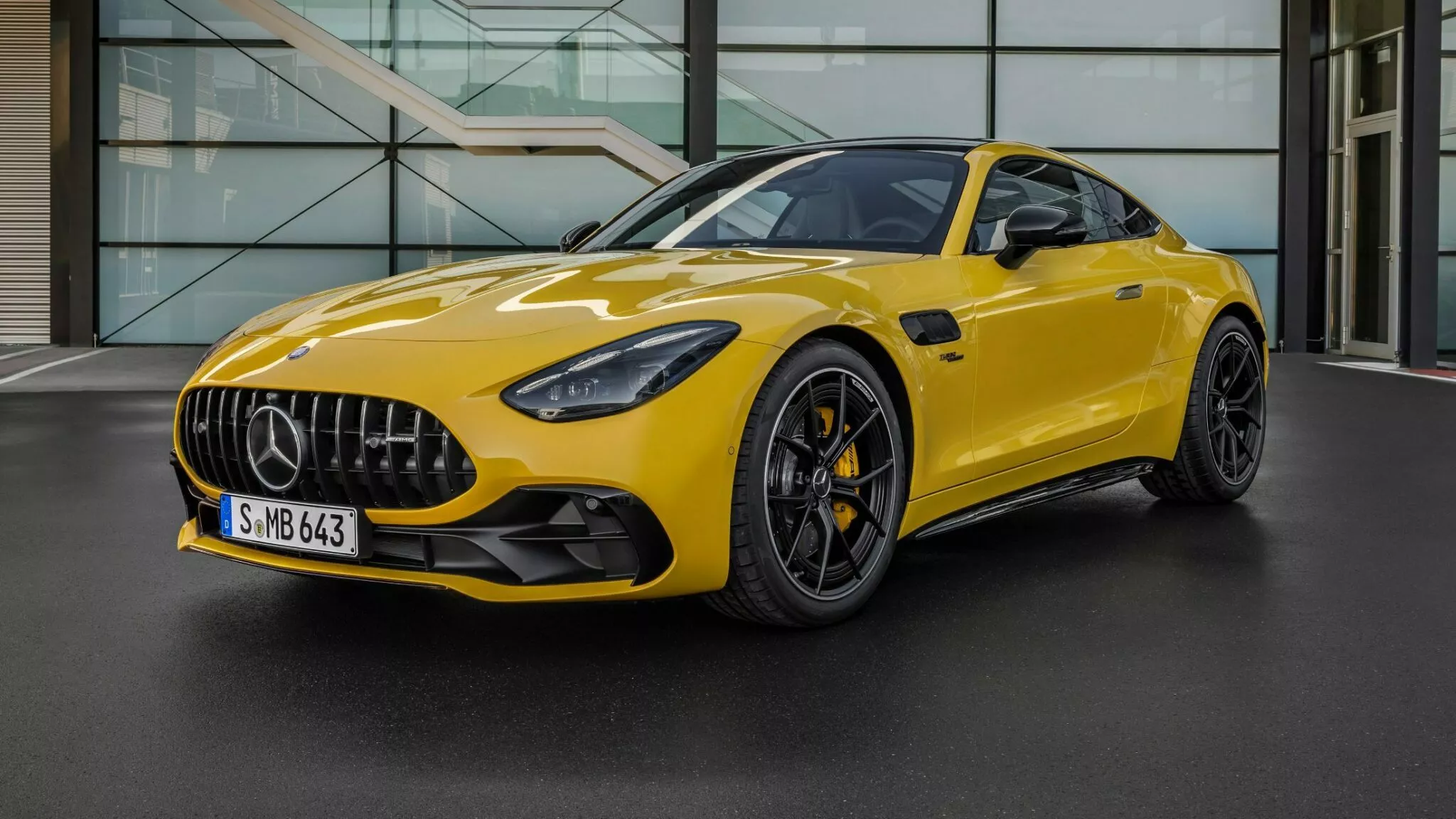 La nueva generación del Mercedes-AMG GT presenta una variante con motor ...